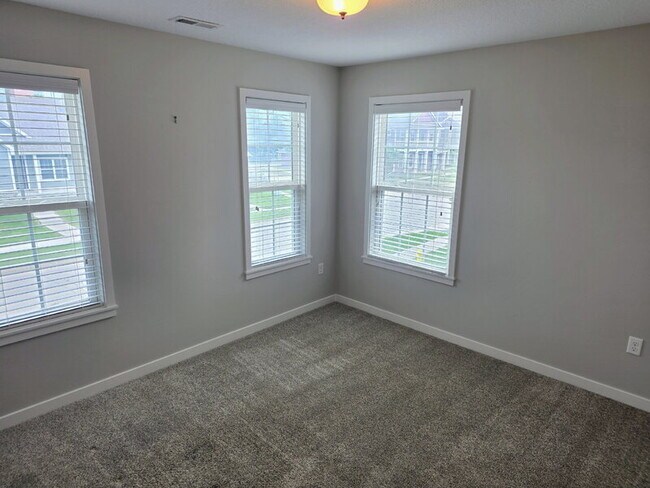 Building Photo - 5555 S Prairie View Dr