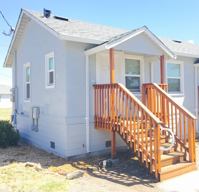 Building Photo - 4550 Lakeshore Blvd