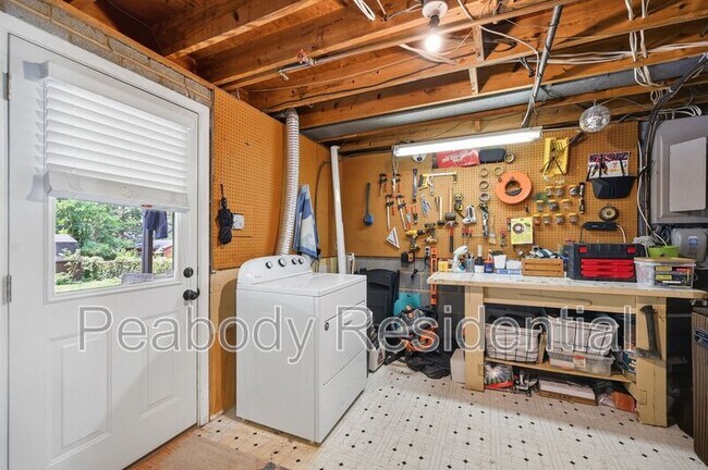 Building Photo - 6426 Carriage Dr