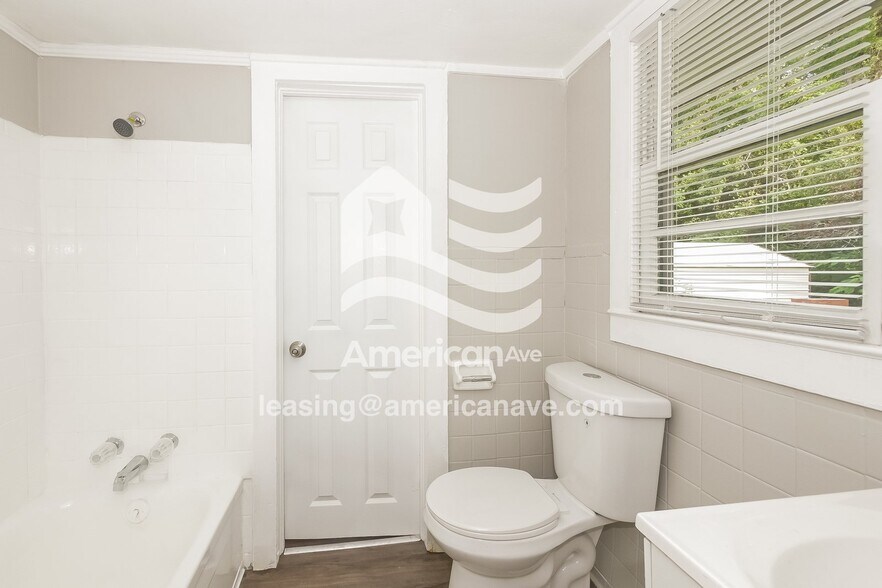 Building Photo - 1116 Lovely Ln