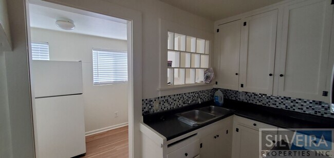 Building Photo - Cozy 2 bedroom 2 Bath Home