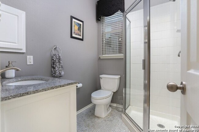 Building Photo - Charming 5-Bedroom Home for Rent in Gated ...