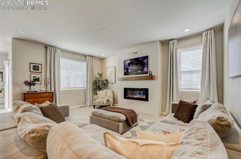 Building Photo - 10499 Rolling Peaks Dr