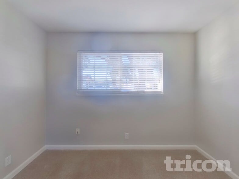 Building Photo - 304 Robert St