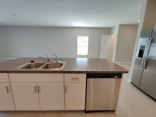 Building Photo - 7115 Samuel Ivy Dr