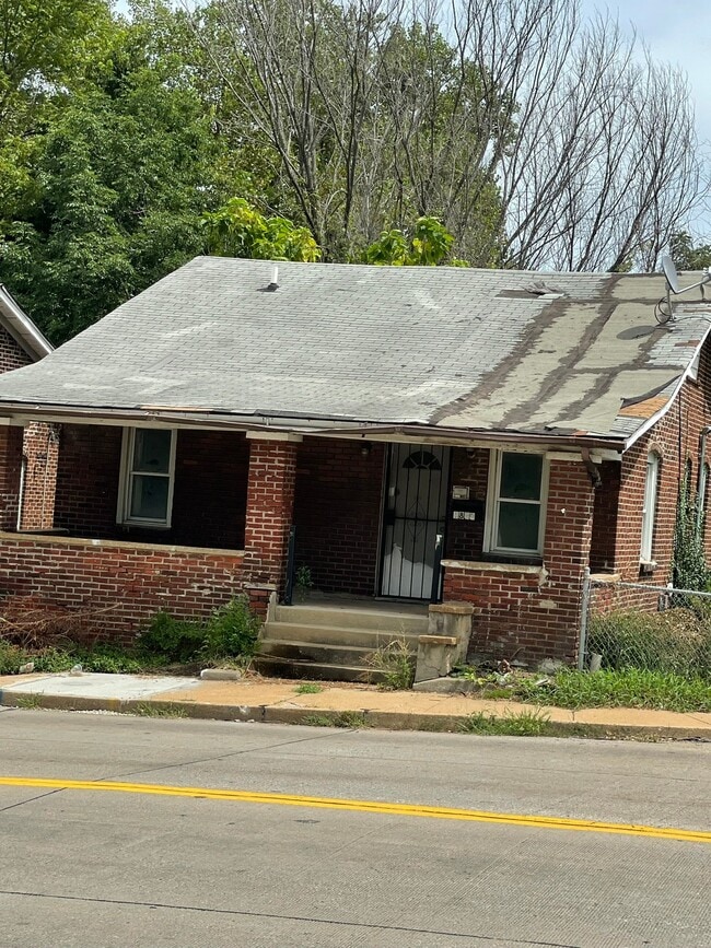 Building Photo - 1830 Kienlen Ave