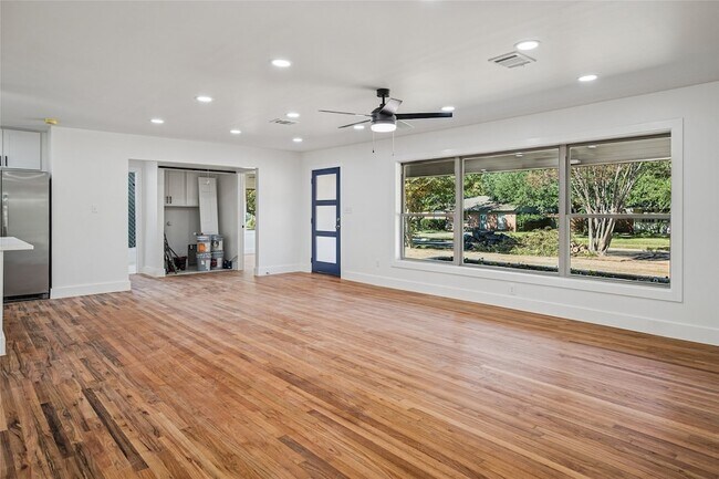 Building Photo - 9946 Kilarney Dr