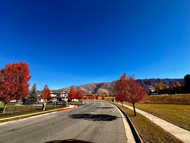 Building Photo - 1790 E Whitetail Way