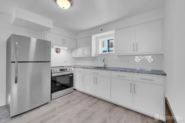 Building Photo - 148 S 4th Ave