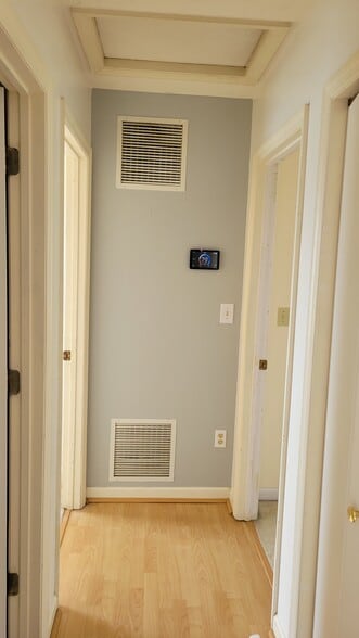 Building Photo - 131 Brookside Pl