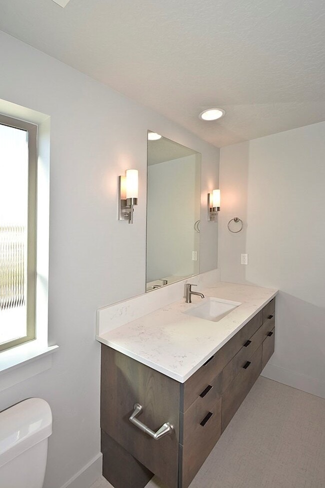 Building Photo - One of a Kind-3 Bedroom and 3 Bathroom Luxury Townhouse in Harris Ranch.