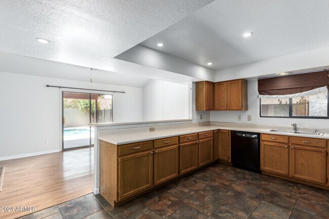 Building Photo - 11305 E Sunnyside Dr