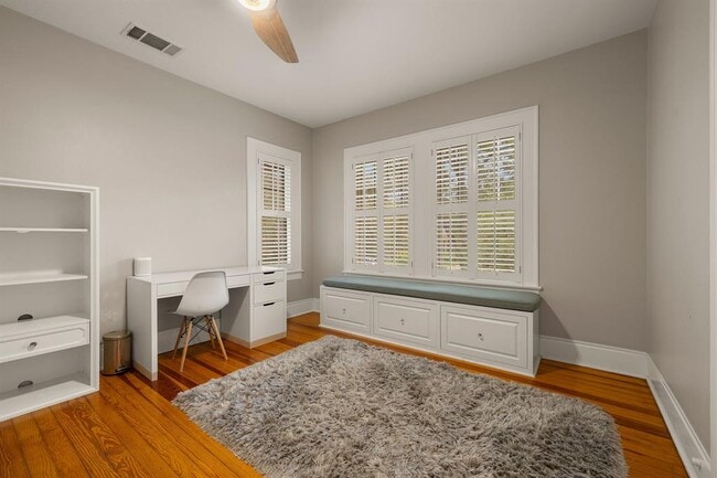 Building Photo - 105 Laurel Ln