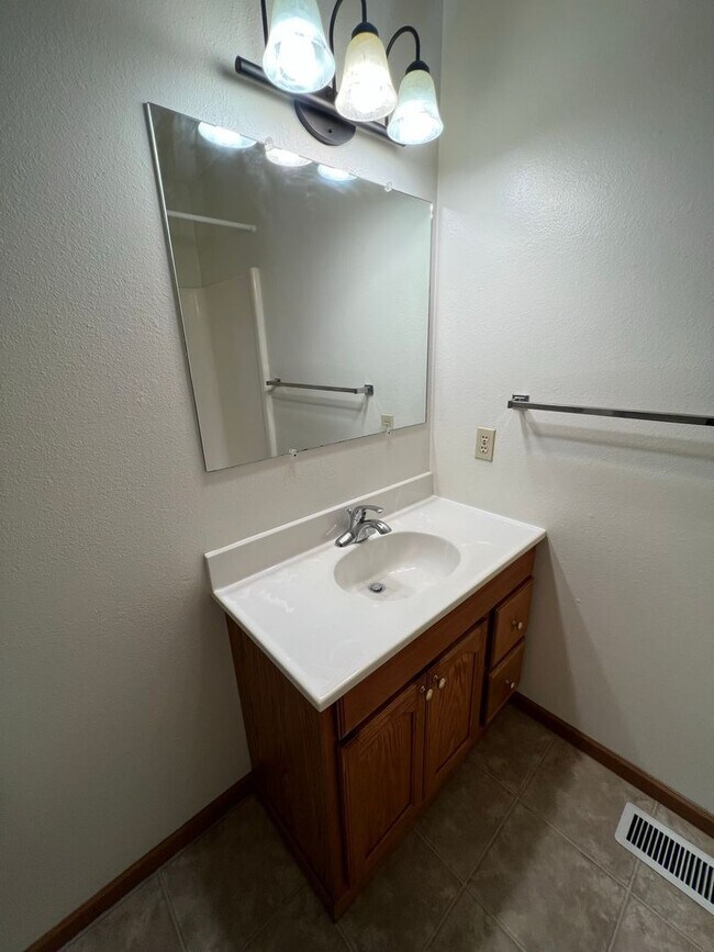 Building Photo - VP-507