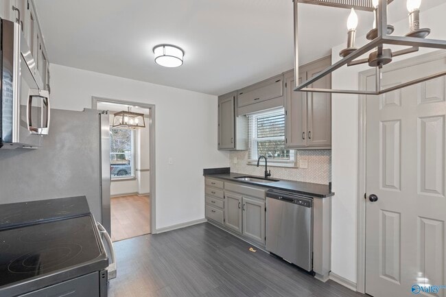 Building Photo - 220 Andra St