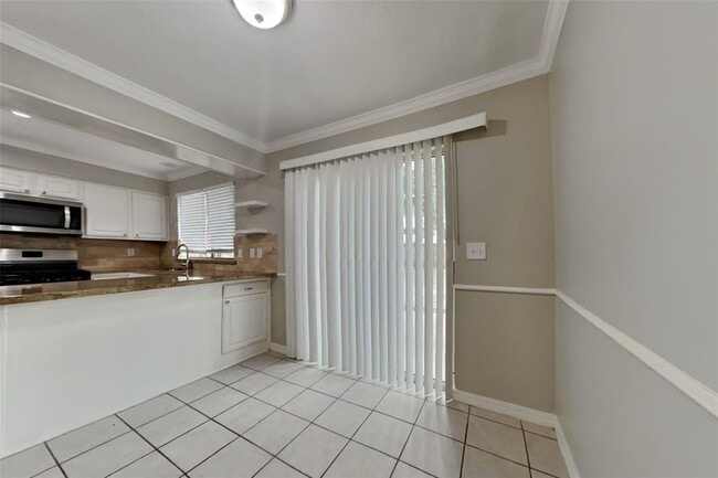 Building Photo - 8302 Hot Springs Dr