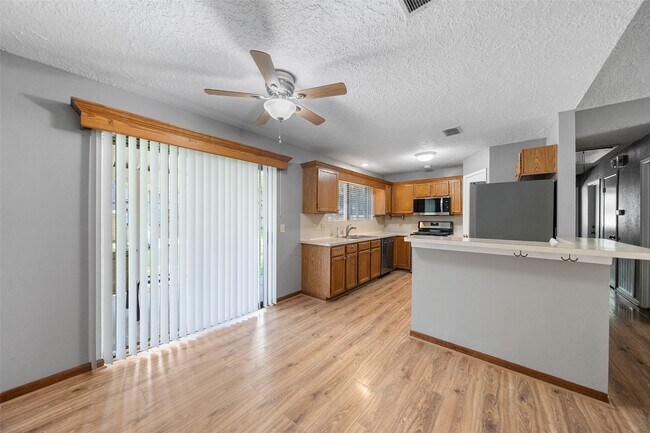 Building Photo - 7 Rockridge Ct