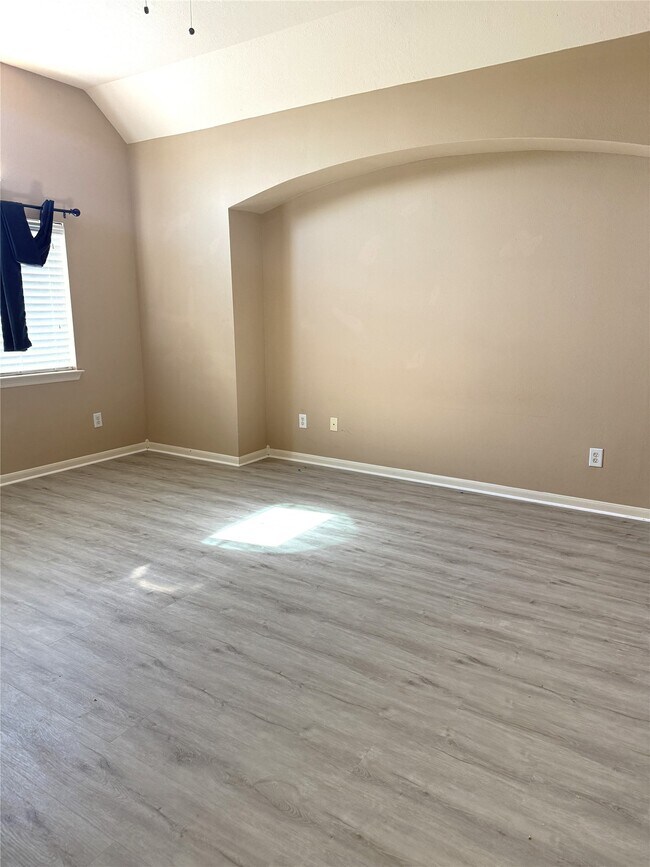 Building Photo - 3305 Knollcrest Ln