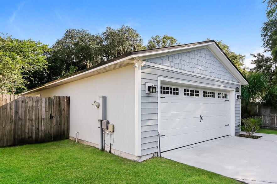 Building Photo - 8200 Highfield Ave