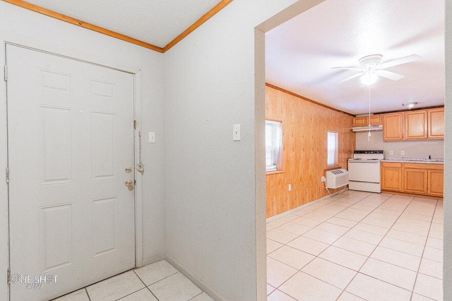 Building Photo - 104 College Dr