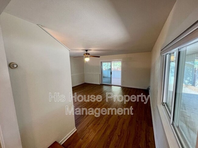 Building Photo - 1405 16th Ave