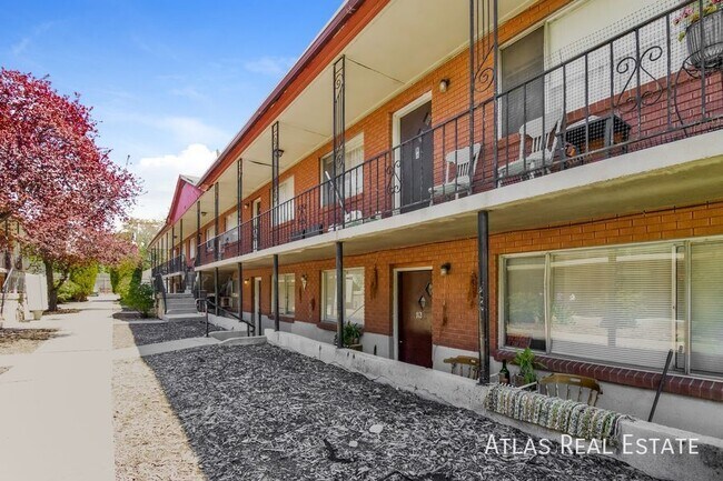 Building Photo - 1363 Emery St W