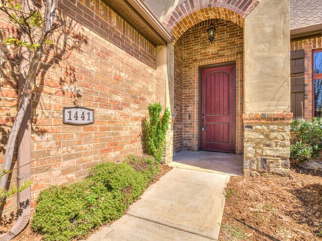 Building Photo - Luxury Rental Home in Edmond Schools + Com...