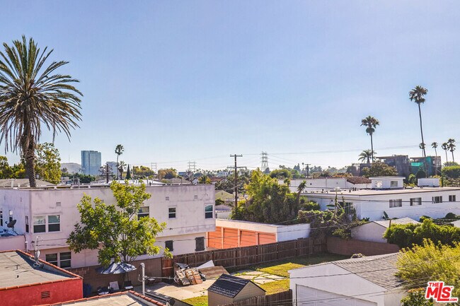 Building Photo - 1921 Carmona Ave