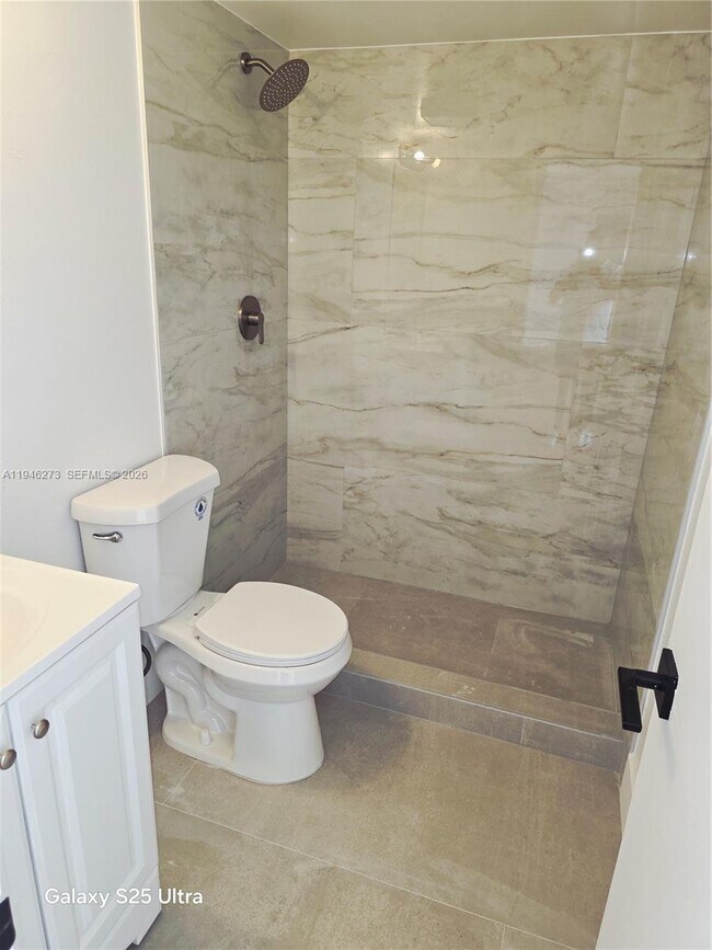 Building Photo - 20130 NE 3rd Ct