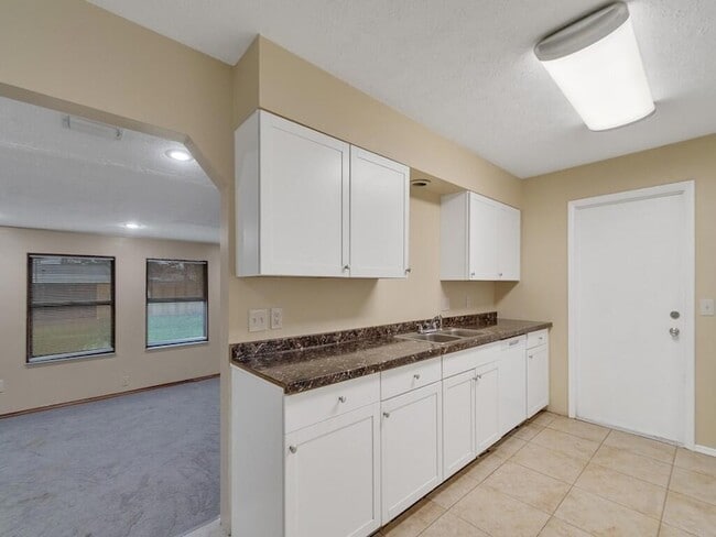 Building Photo - 1166 SE Preston Ln