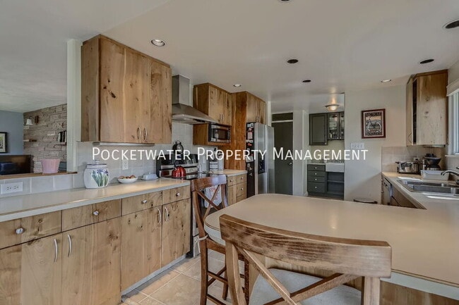 Building Photo - 6086 Simmons Dr