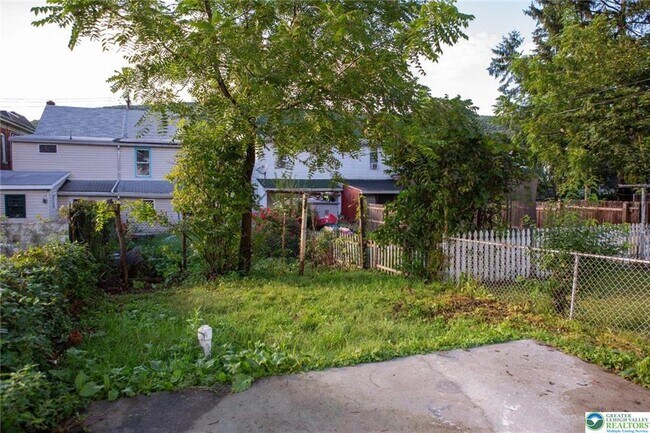 Building Photo - 68 W Center St