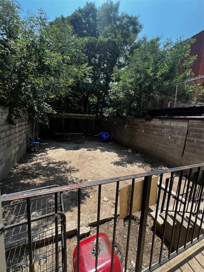 Building Photo - 516 E 142nd St
