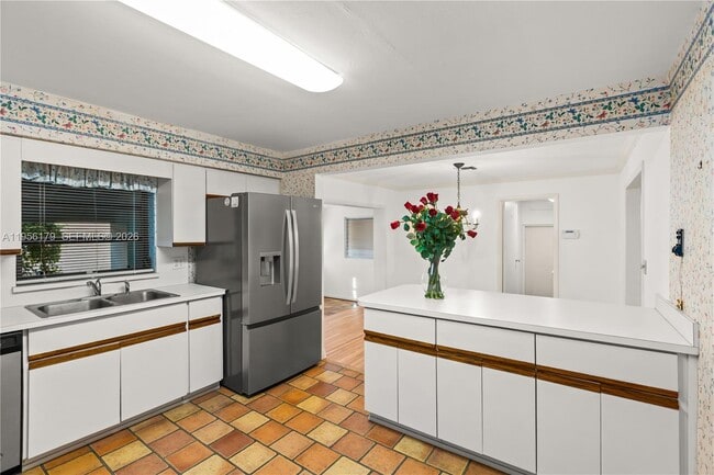 Building Photo - 736 Alhambra Cir