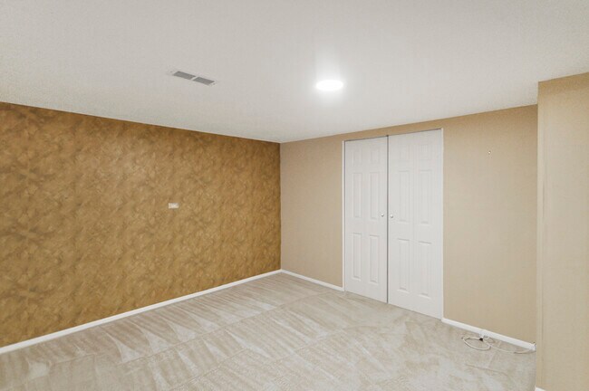 Building Photo - 40W148 Carl Sandburg Rd