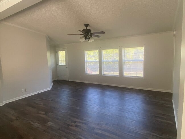 Building Photo - 393 Loggins Rd