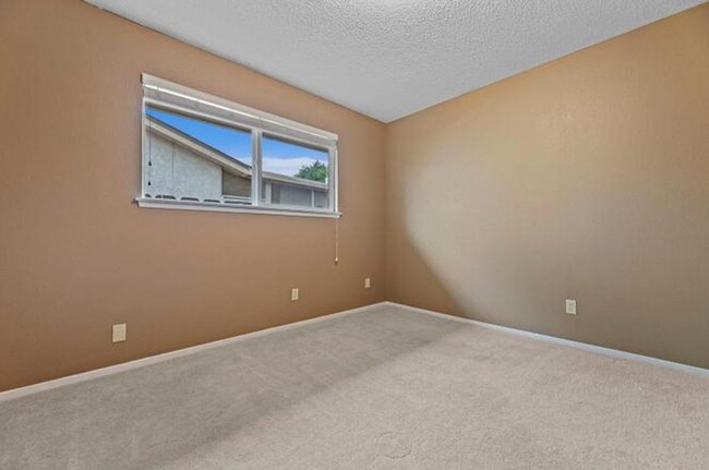 Building Photo - 4 Bedroom / 2 Bathroom Home for Rent $2,700