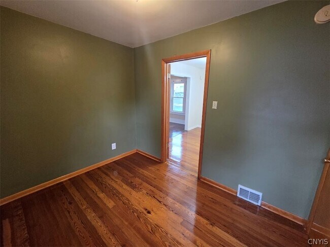 Building Photo - 337 Marlborough Rd