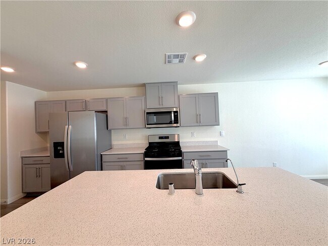 Building Photo - 5646 Mesa Sedona St