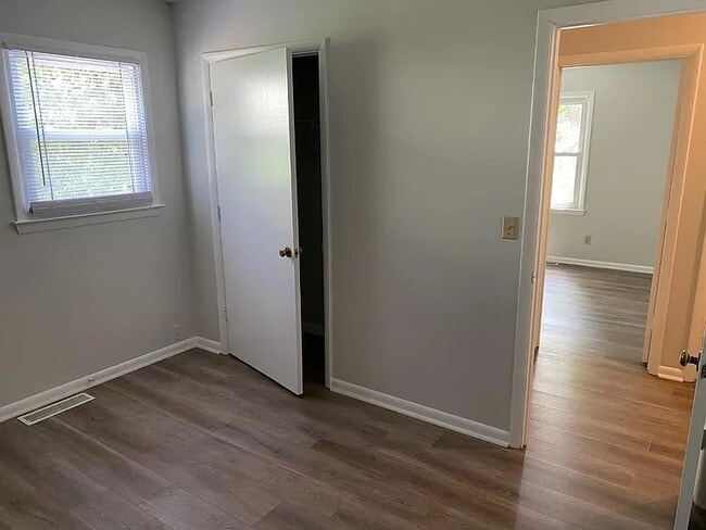 Building Photo - 1223 Meadow Park Ln