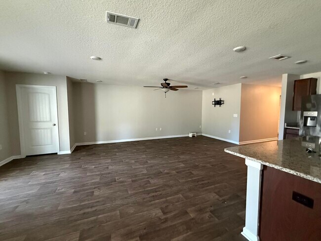 Building Photo - 1004 Limpkin St