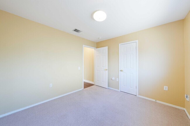 Building Photo - 7528 Cats-Eye Ln