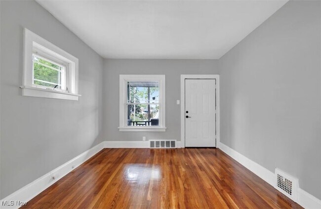 Building Photo - 3363 E 102nd St