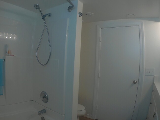 Building Photo - 4 Bed Beautiful Refurbished Sugarhouse Home