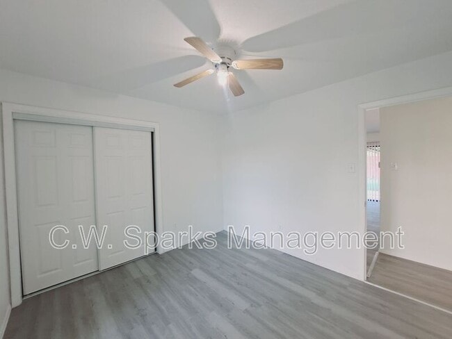 Building Photo - 3517 Hillridge Dr