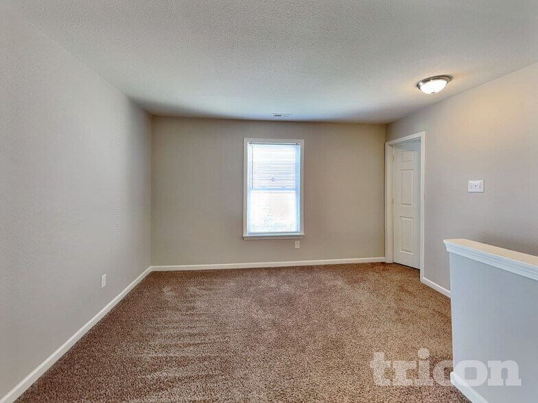 Building Photo - 927 Littleton Dr