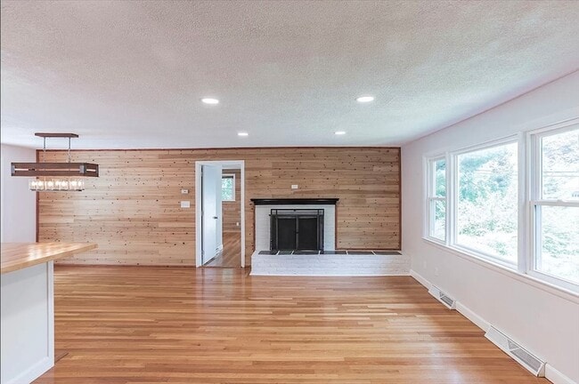 Building Photo - 12 Joyce Rd