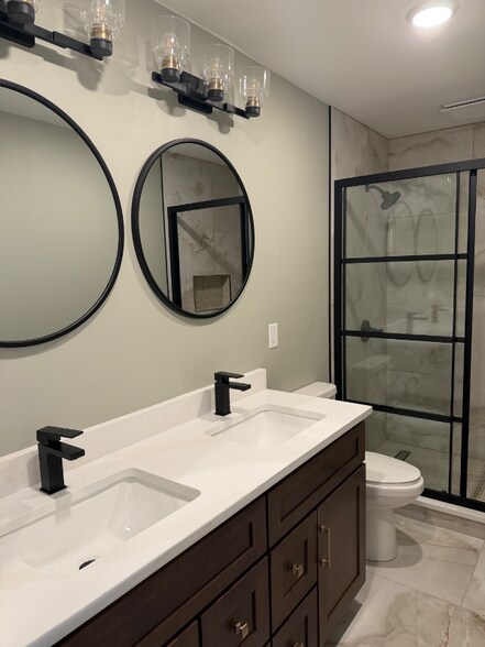 Building Photo - 577 English St