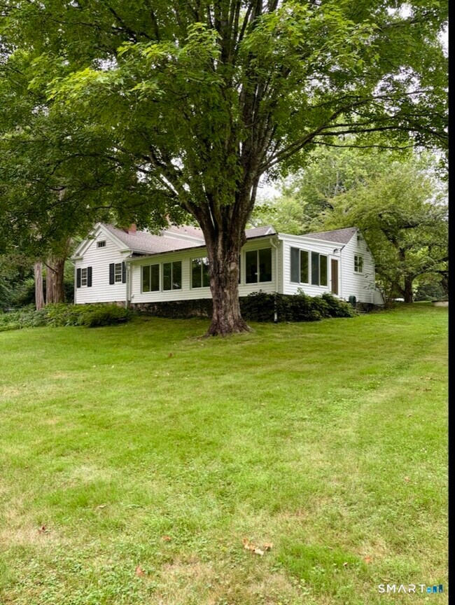 Building Photo - 320 Valley Rd