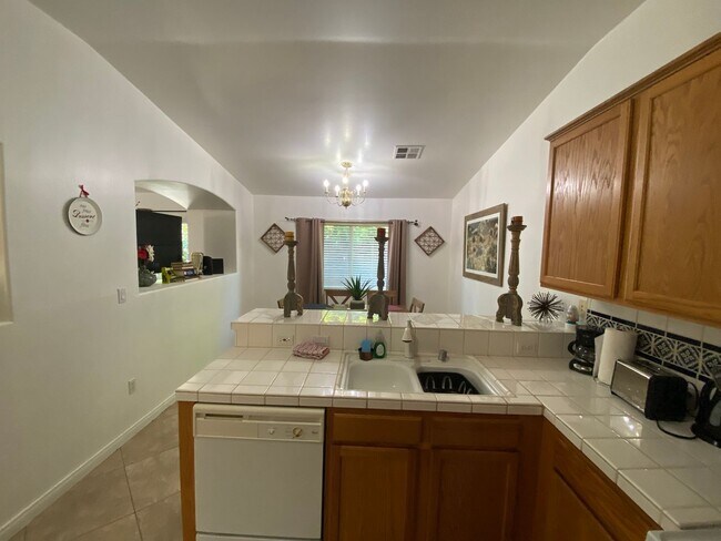 Building Photo - Gated Community of Grand Island in Seven Oaks 2 BD 2 BA Gorgeous House